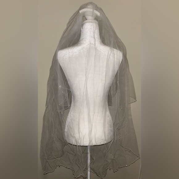 White Bridal Veil - Picture 5 of 7